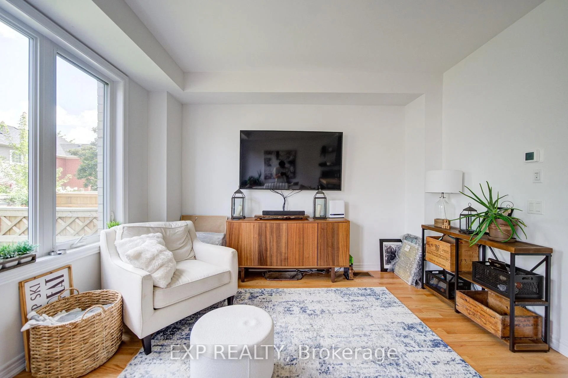 Photo 8 of 29 Sorbara Way, Whitby, Brooklin — HOMEH
