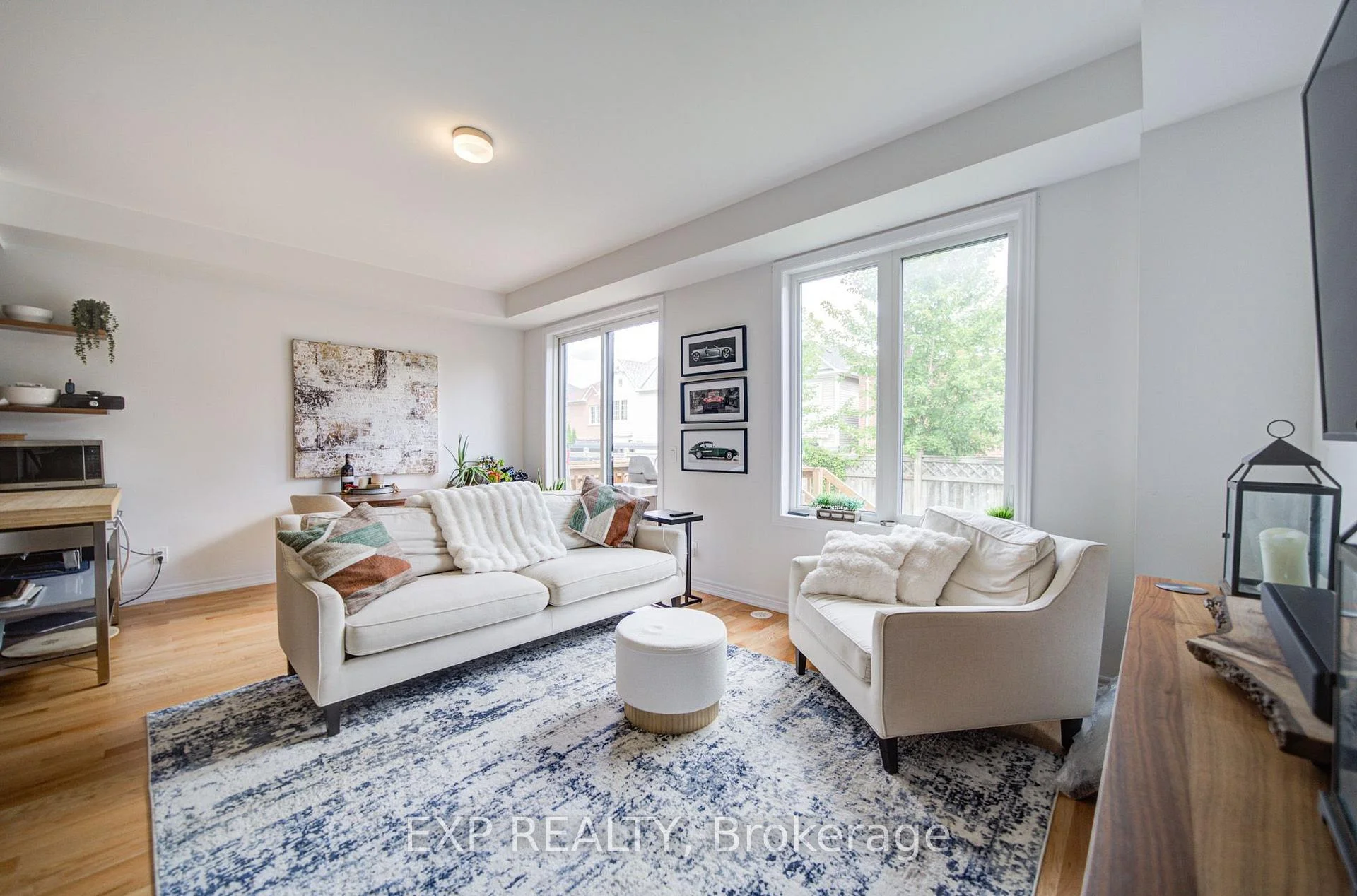 Photo 9 of 29 Sorbara Way, Whitby, Brooklin — HOMEH