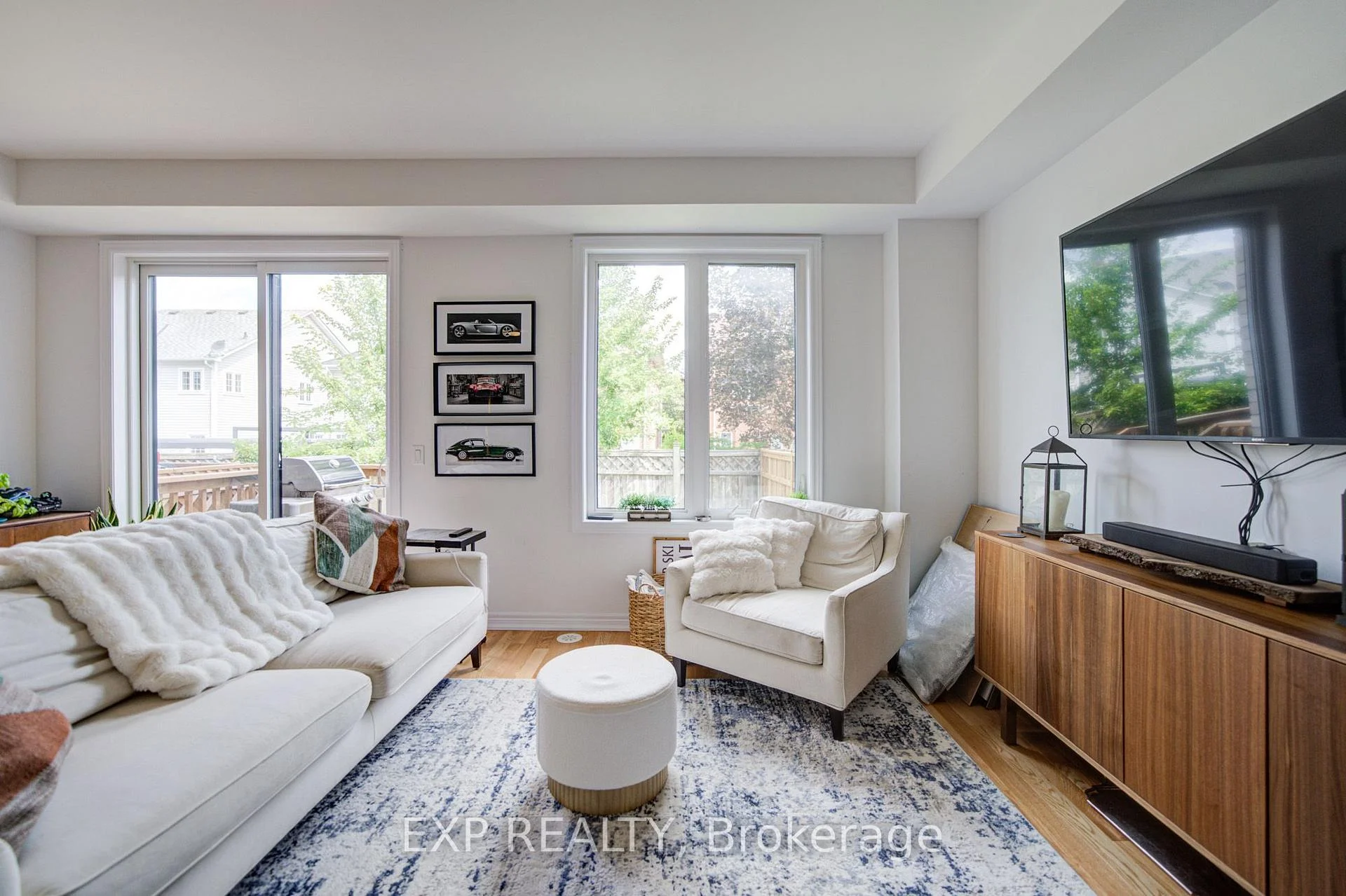 Photo 10 of 29 Sorbara Way, Whitby, Brooklin — HOMEH