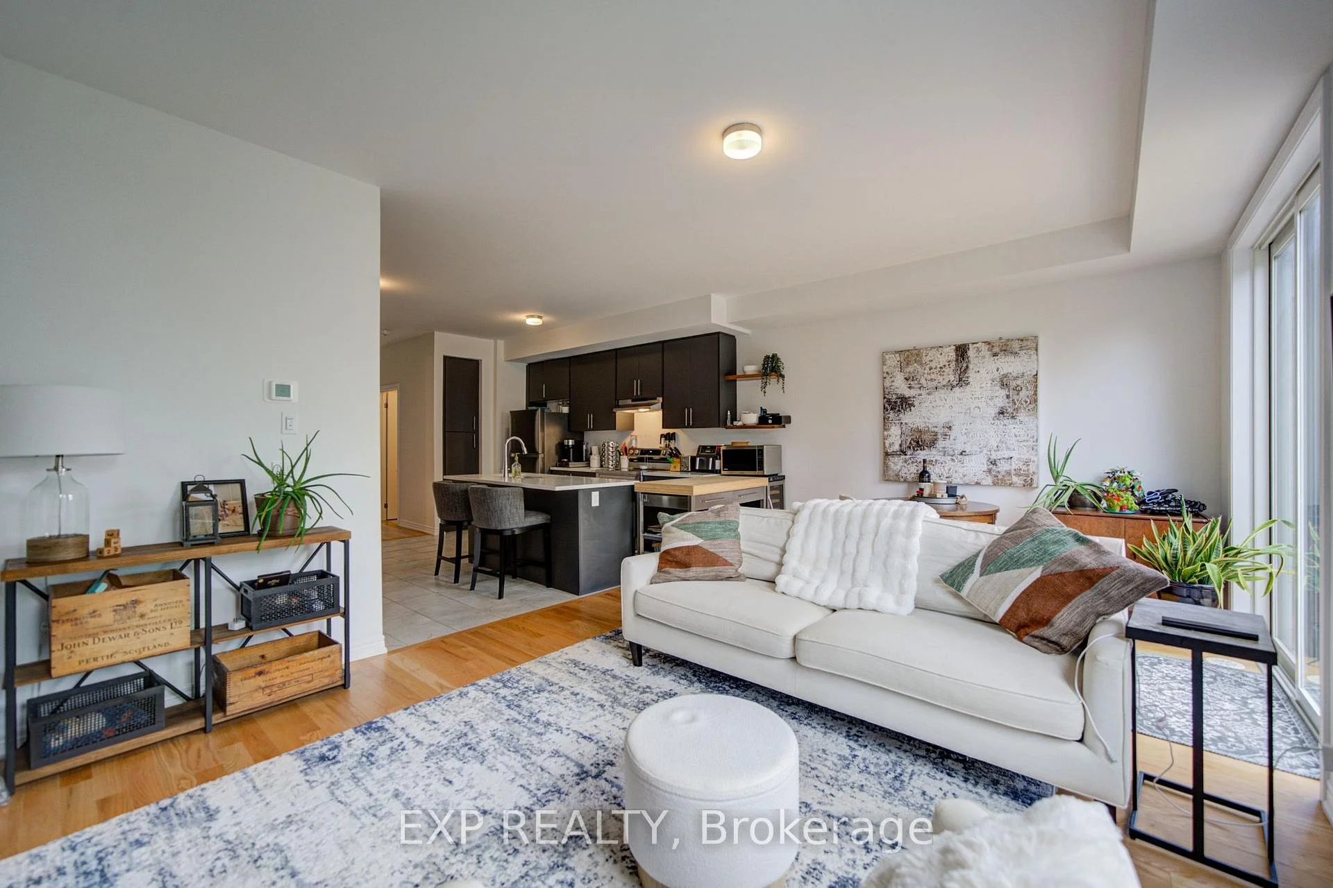 Photo 11 of 29 Sorbara Way, Whitby, Brooklin — HOMEH