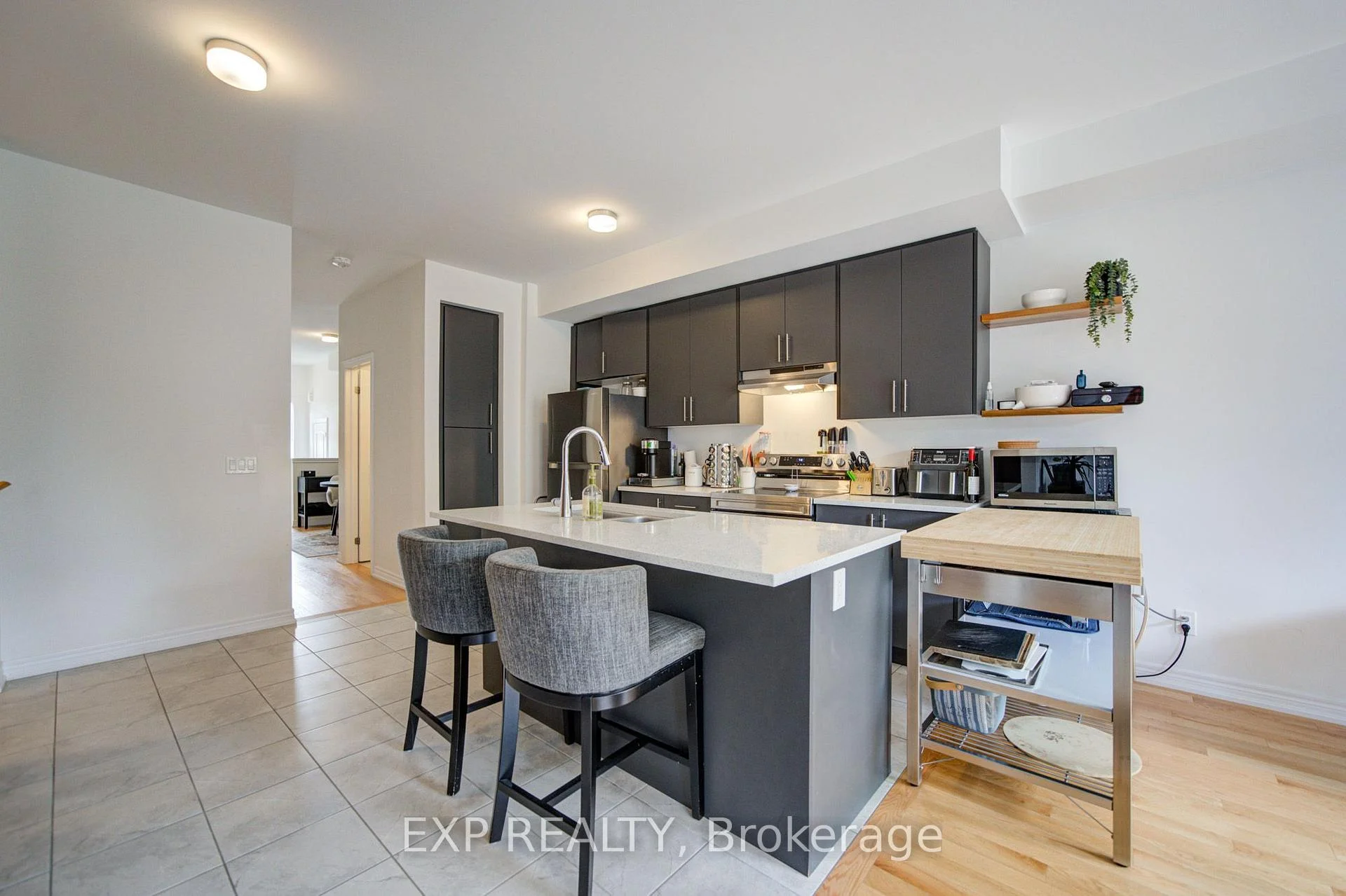 Photo 15 of 29 Sorbara Way, Whitby, Brooklin — HOMEH