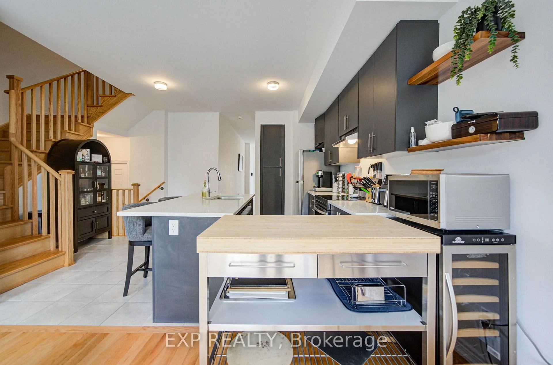 Photo 16 of 29 Sorbara Way, Whitby, Brooklin — HOMEH