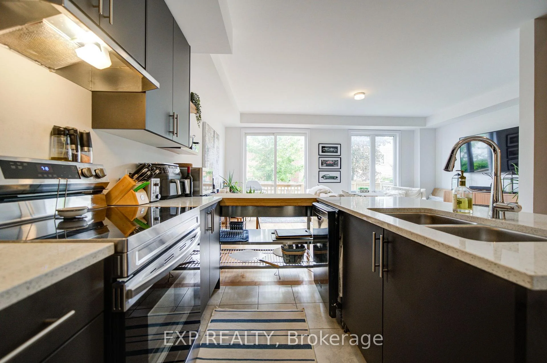 Photo 18 of 29 Sorbara Way, Whitby, Brooklin — HOMEH