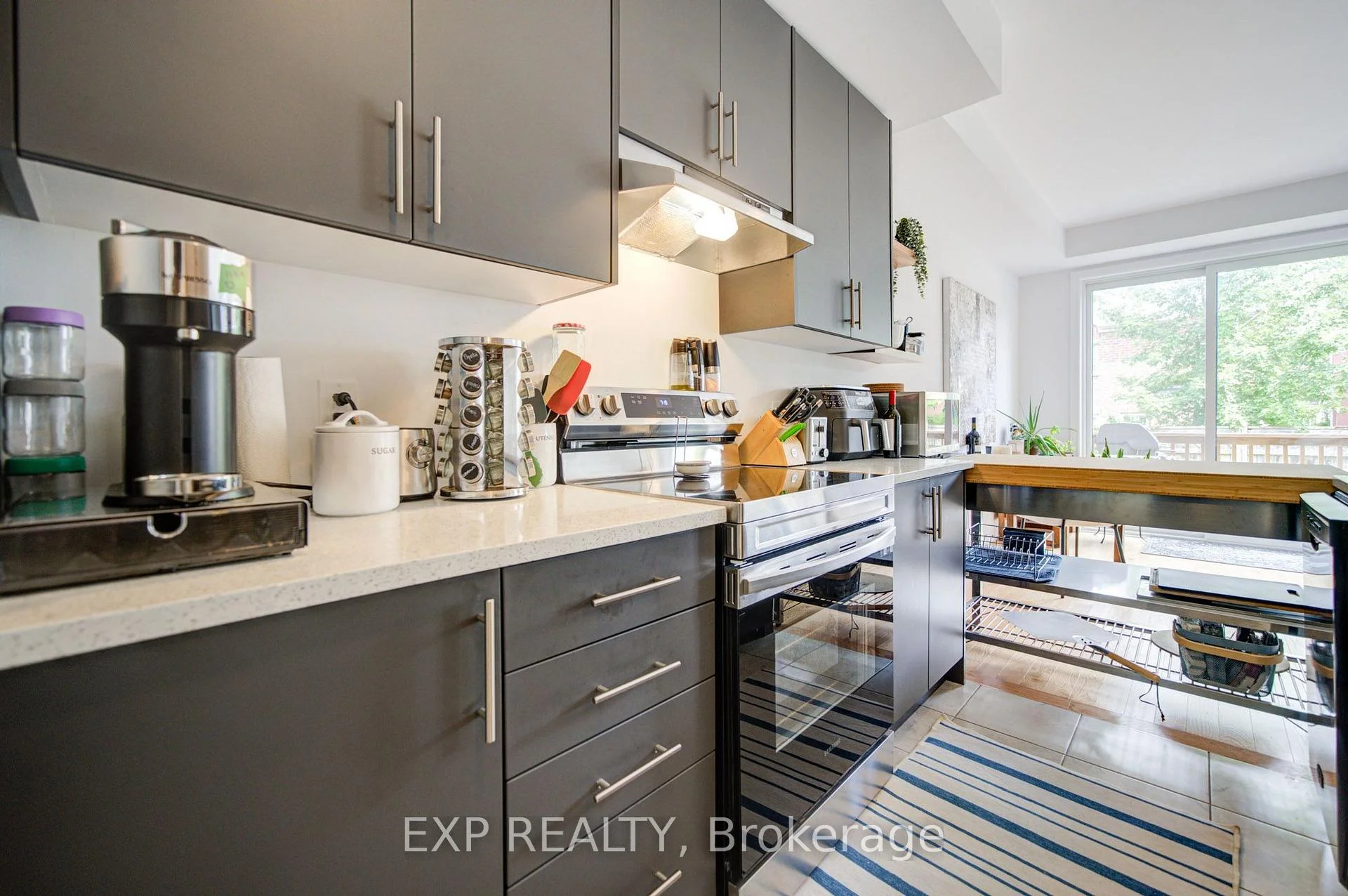 Photo 19 of 29 Sorbara Way, Whitby, Brooklin — HOMEH