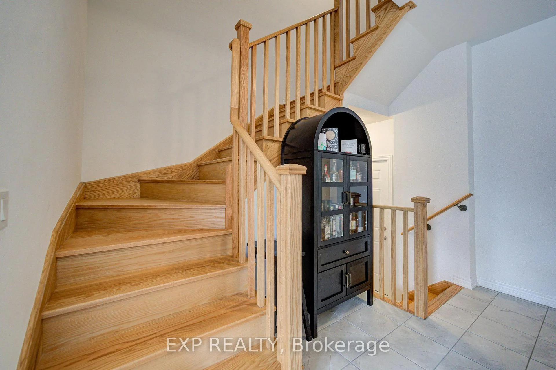 Photo 23 of 29 Sorbara Way, Whitby, Brooklin — HOMEH