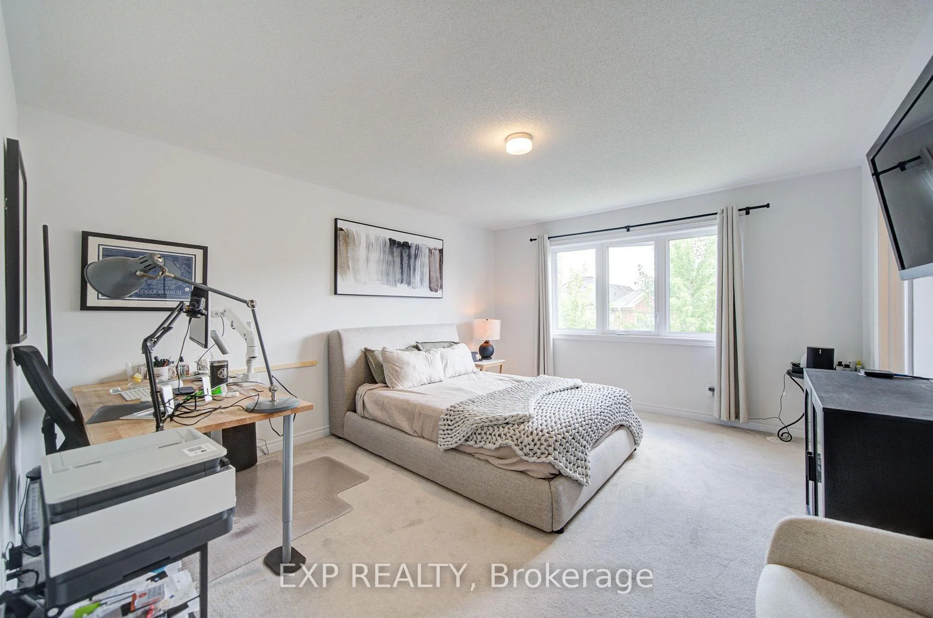 Photo 24 of 29 Sorbara Way, Whitby, Brooklin — HOMEH