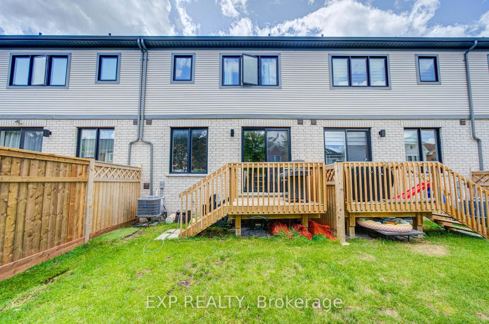 Photo 42 of 29 Sorbara Way, Whitby, Brooklin — HOMEH