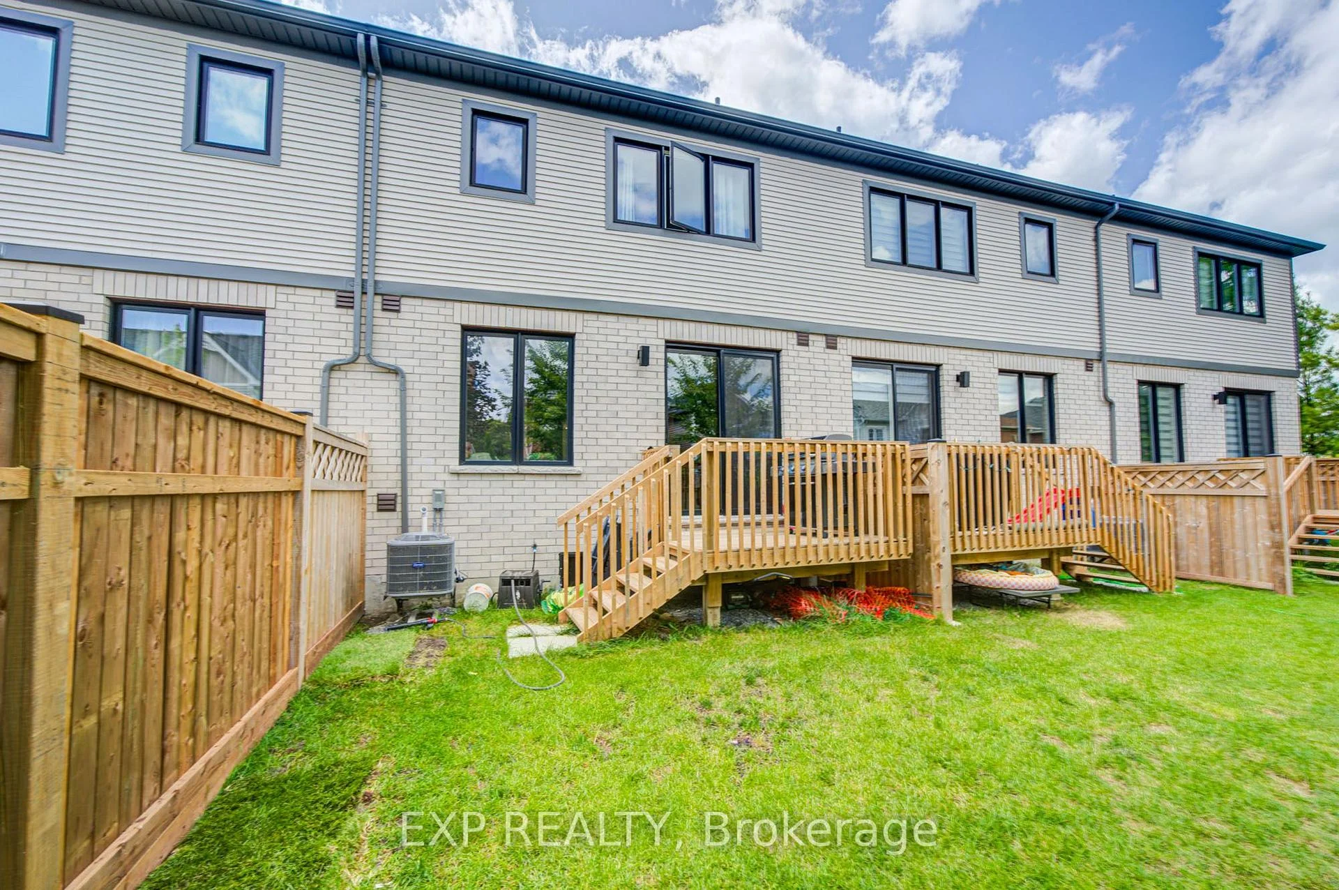 Photo 44 of 29 Sorbara Way, Whitby, Brooklin — HOMEH