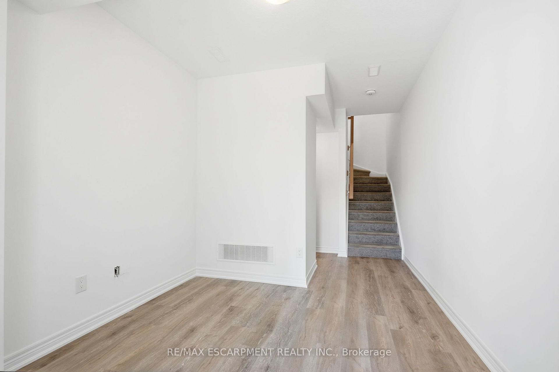 Photo 4 of Unit 119, 19 Roxanne Drive, Hamilton, McQuesten — HOMEH