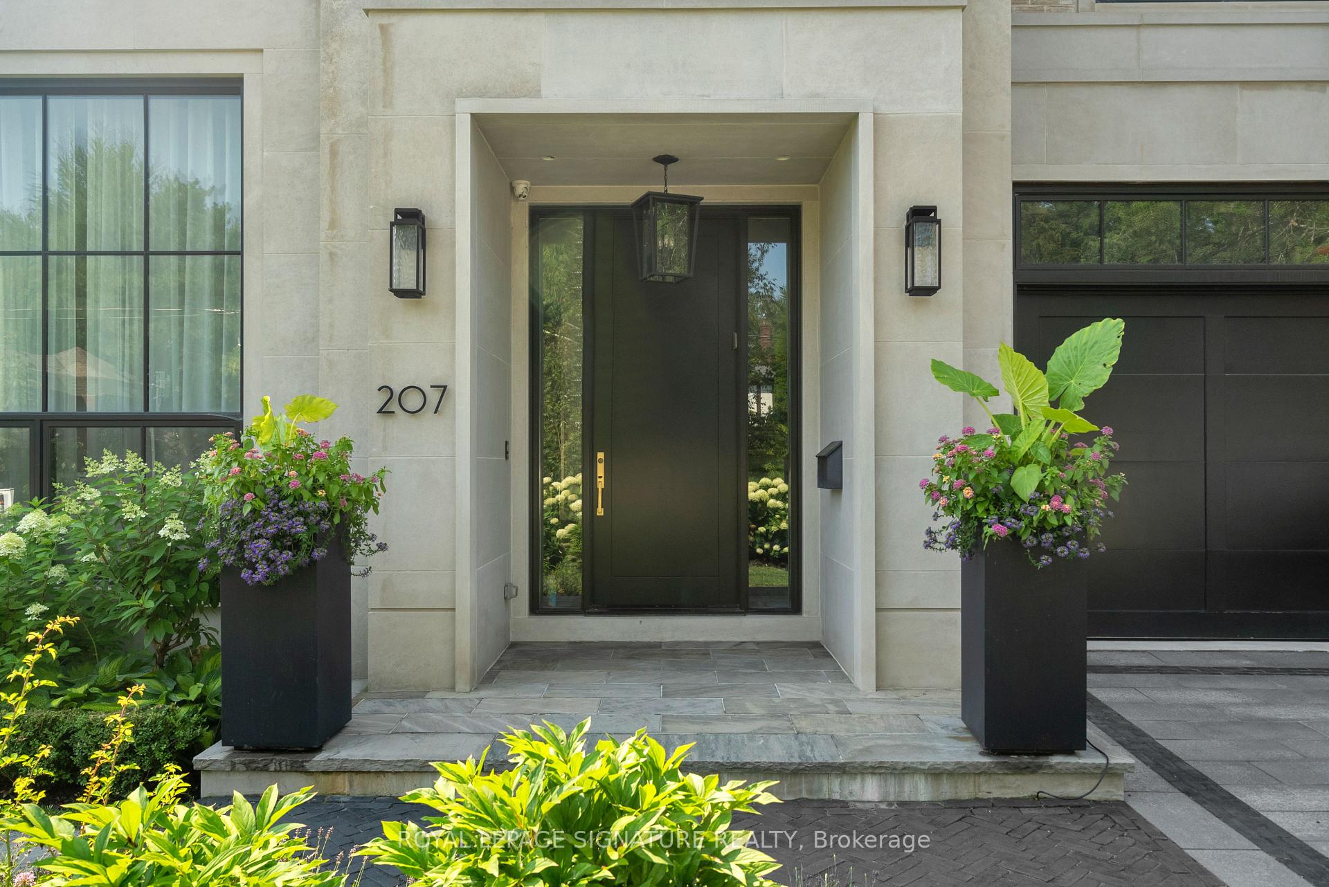 Photo 4 of 207 Strathallan Boulevard, Toronto, Lawrence Park South — HOMEH