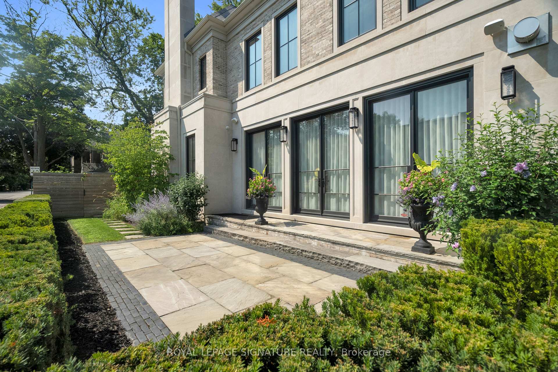 Photo 14 of 207 Strathallan Boulevard, Toronto, Lawrence Park South — HOMEH