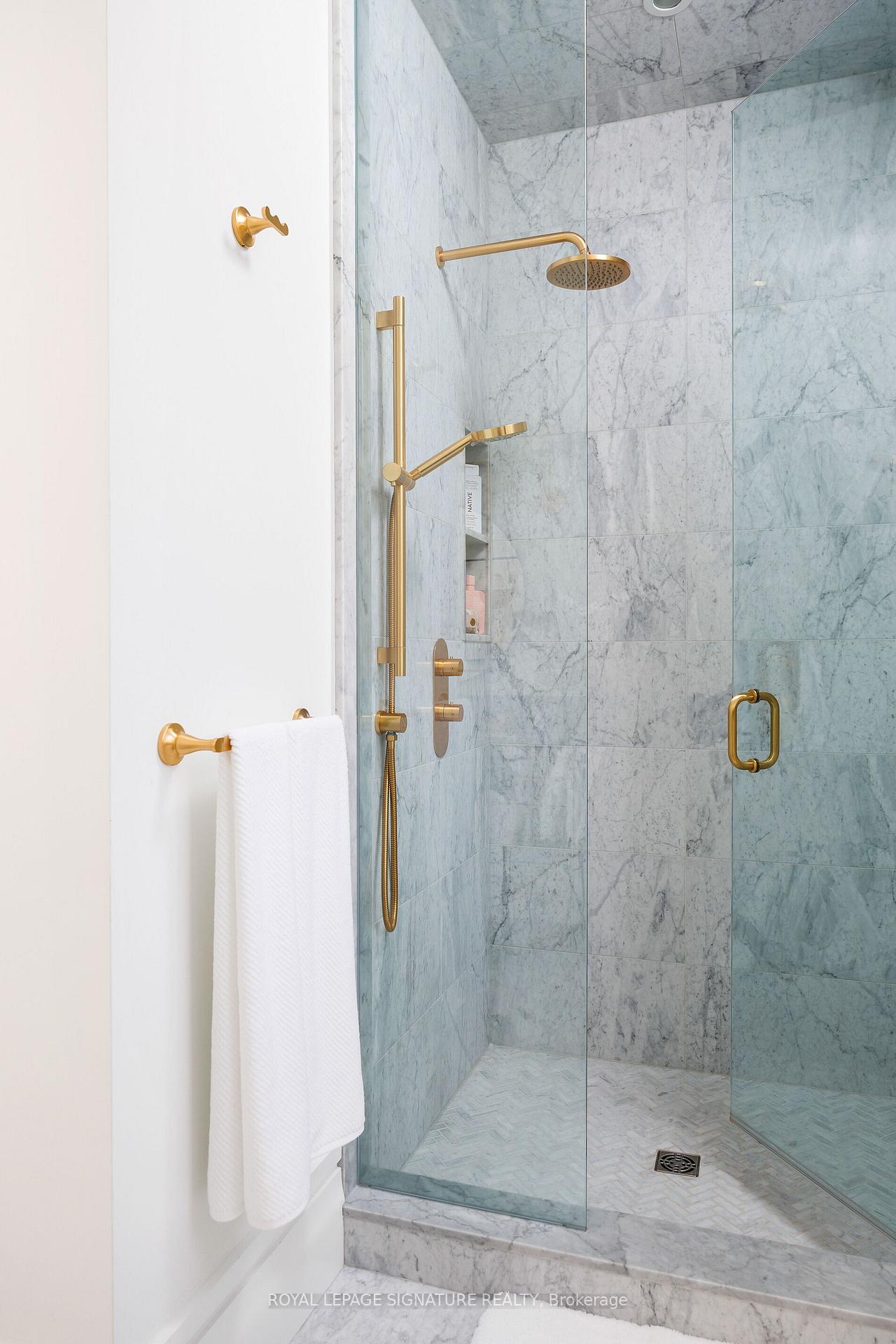 Photo 34 of 207 Strathallan Boulevard, Toronto, Lawrence Park South — HOMEH