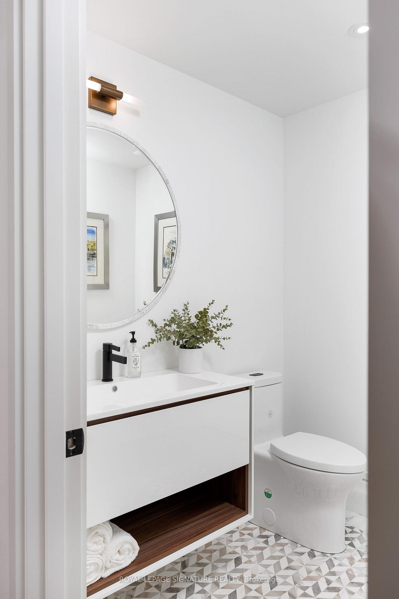 Photo 48 of 207 Strathallan Boulevard, Toronto, Lawrence Park South — HOMEH