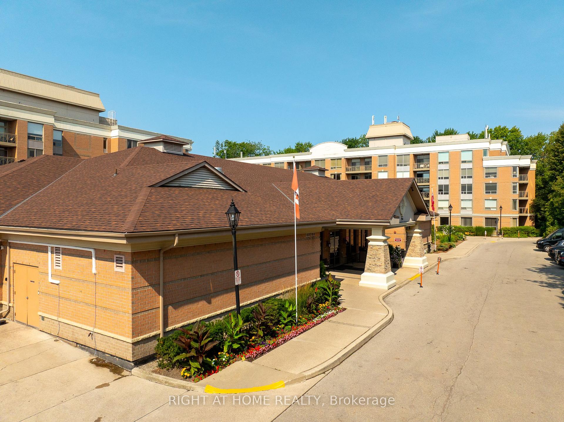 Photo 2 of Unit 1213, 100 Burloak Drive, Burlington, Bronte Creek — HOMEH