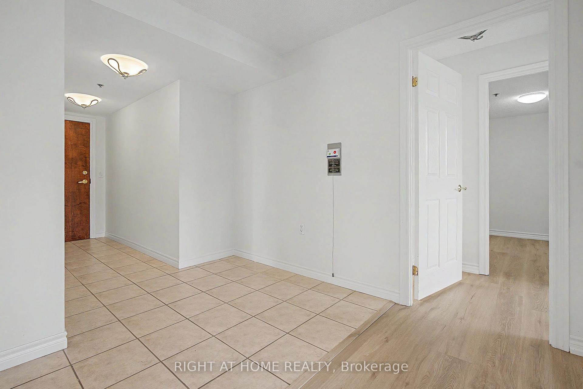 Photo 5 of Unit 1213, 100 Burloak Drive, Burlington, Bronte Creek — HOMEH