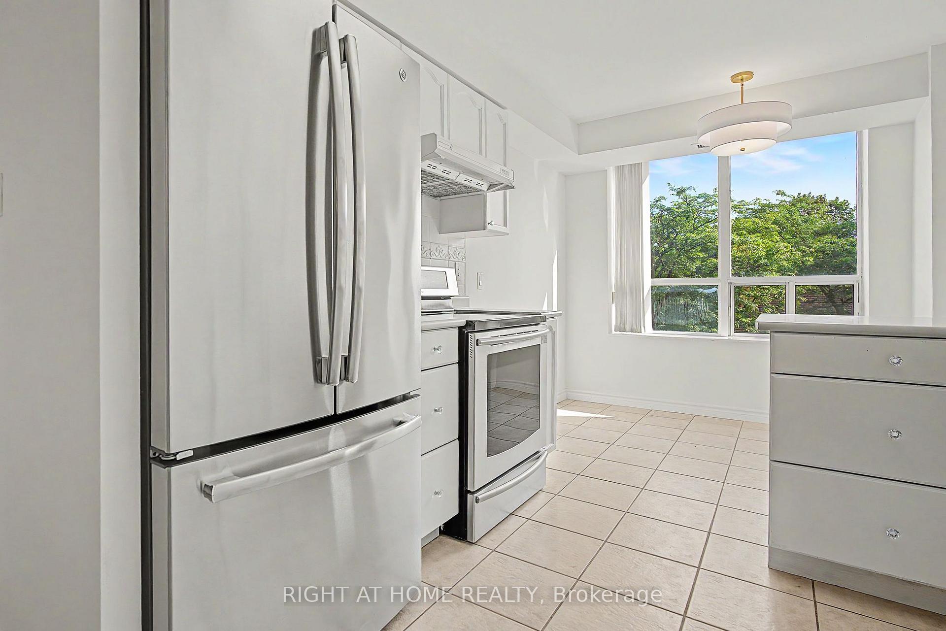 Photo 8 of Unit 1213, 100 Burloak Drive, Burlington, Bronte Creek — HOMEH