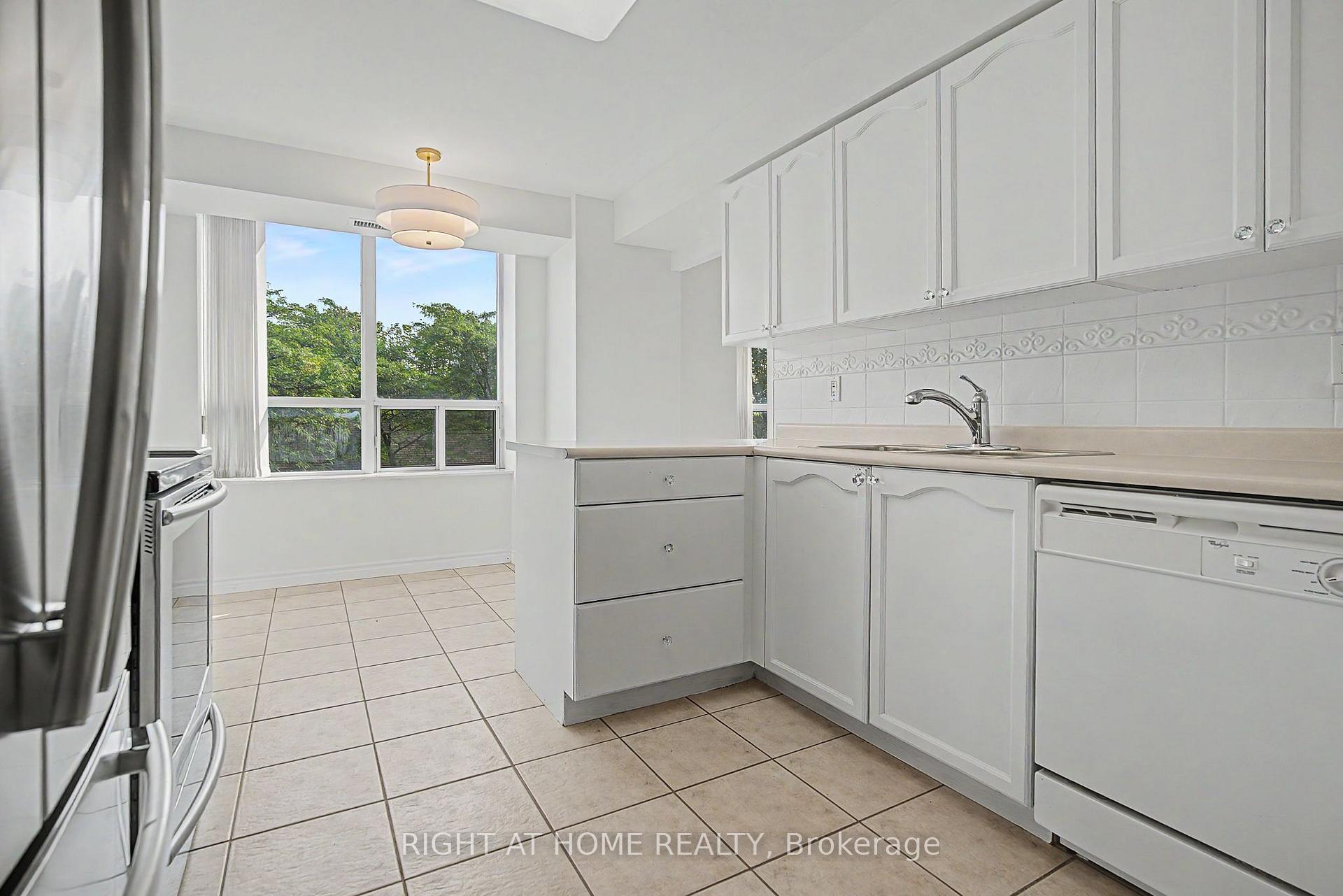 Photo 10 of Unit 1213, 100 Burloak Drive, Burlington, Bronte Creek — HOMEH