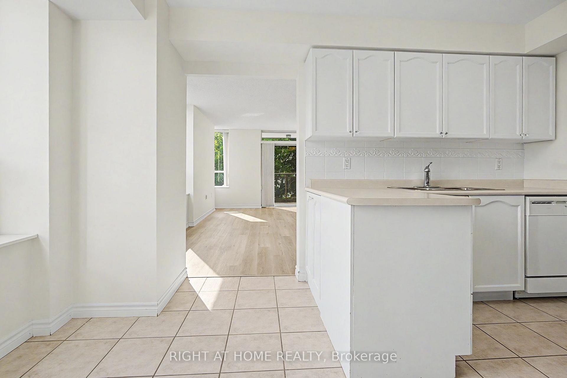 Photo 11 of Unit 1213, 100 Burloak Drive, Burlington, Bronte Creek — HOMEH