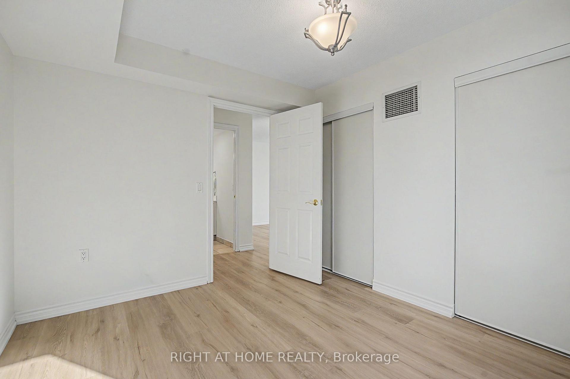 Photo 18 of Unit 1213, 100 Burloak Drive, Burlington, Bronte Creek — HOMEH