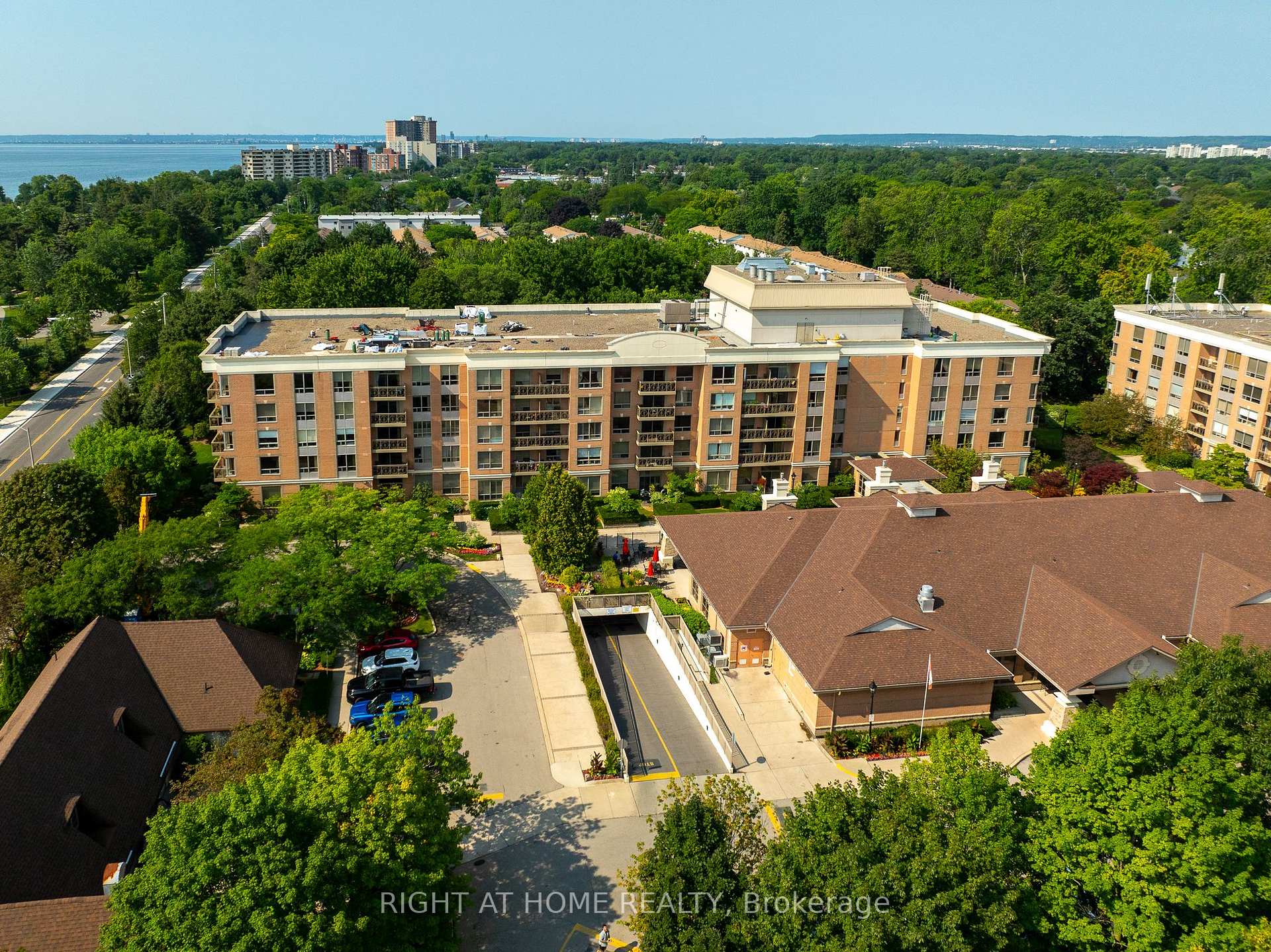 Photo 34 of Unit 1213, 100 Burloak Drive, Burlington, Bronte Creek — HOMEH