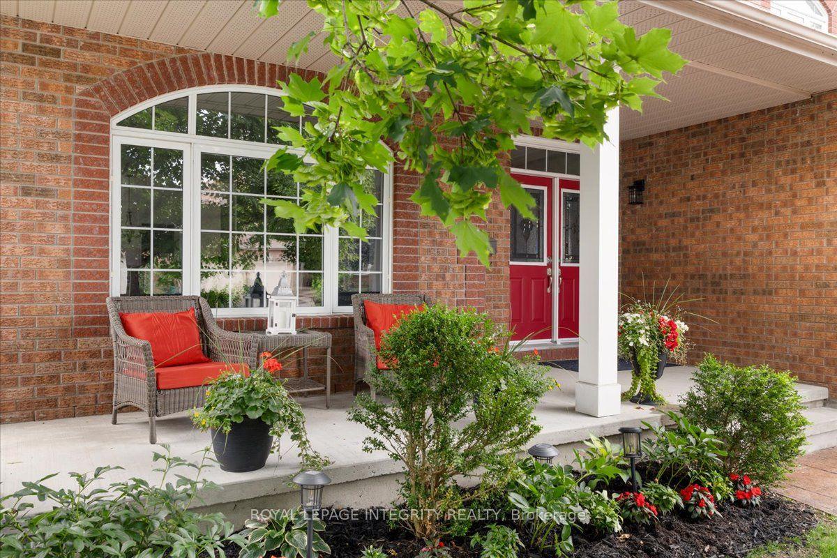 Photo 4 of 40 Bon Echo Crescent, Ottawa, Kanata - Bridlewood — HOMEH