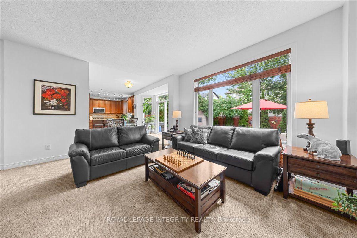 Photo 14 of 40 Bon Echo Crescent, Ottawa, Kanata - Bridlewood — HOMEH