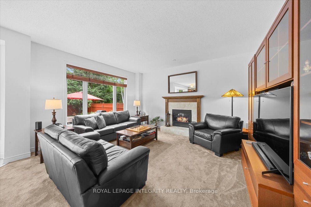 Photo 18 of 40 Bon Echo Crescent, Ottawa, Kanata - Bridlewood — HOMEH