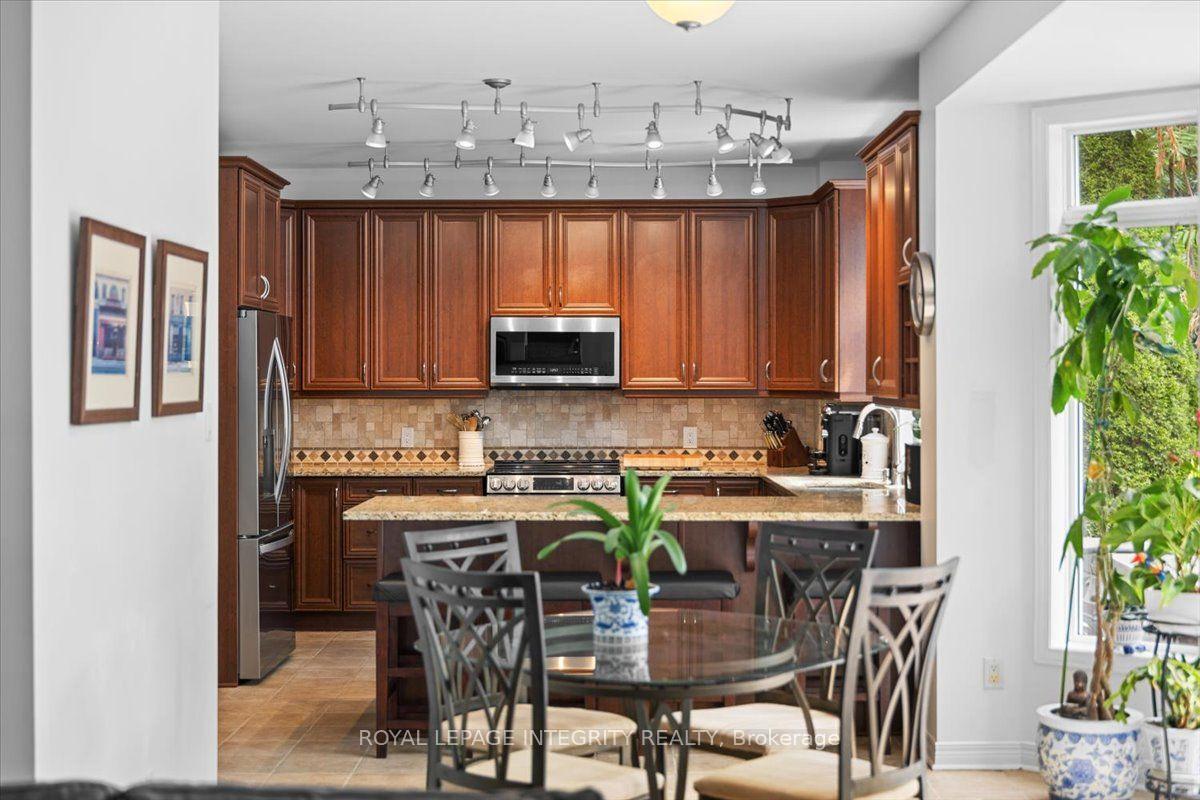 Photo 17 of 40 Bon Echo Crescent, Ottawa, Kanata - Bridlewood — HOMEH