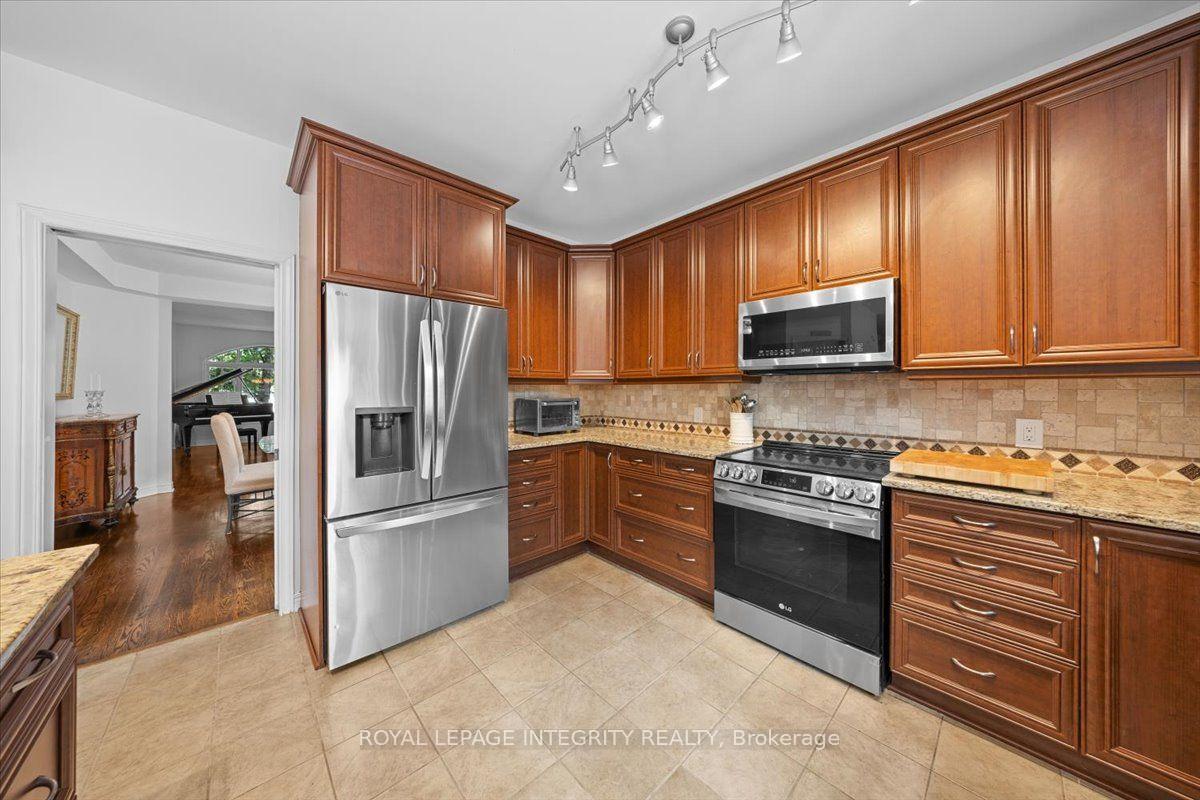 Photo 19 of 40 Bon Echo Crescent, Ottawa, Kanata - Bridlewood — HOMEH