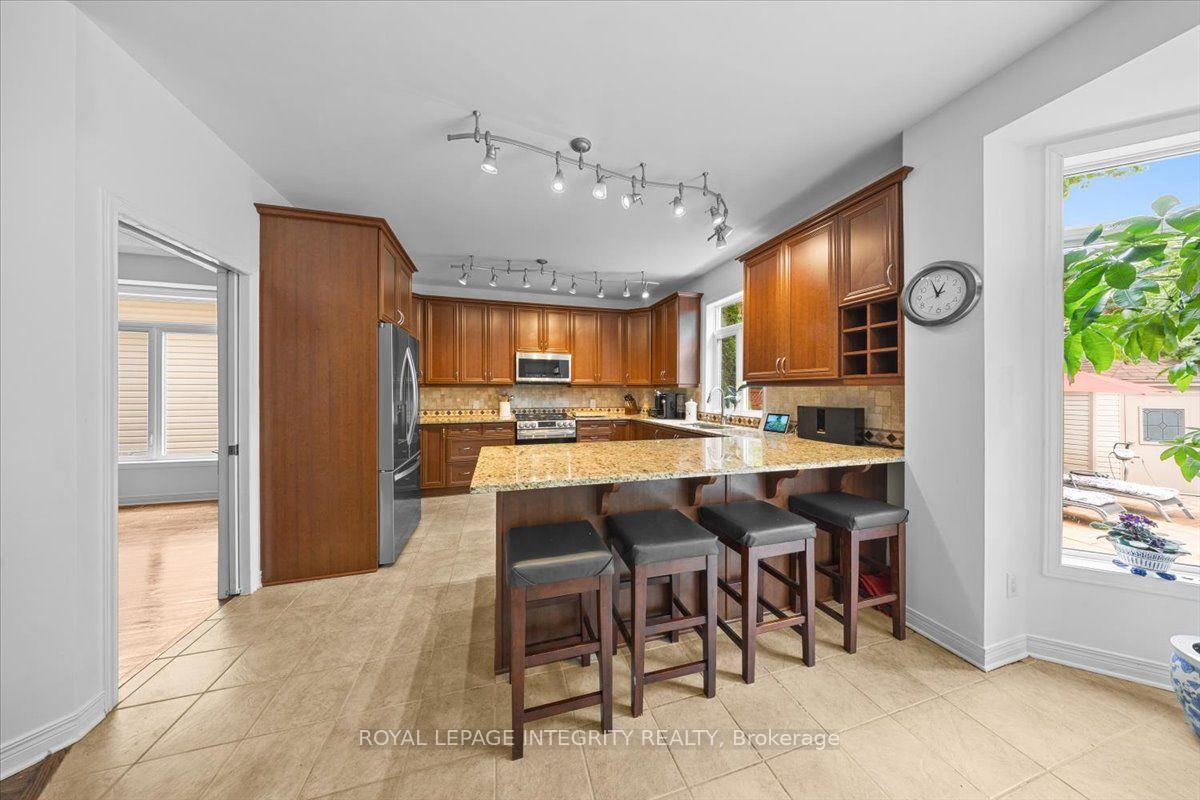 Photo 20 of 40 Bon Echo Crescent, Ottawa, Kanata - Bridlewood — HOMEH