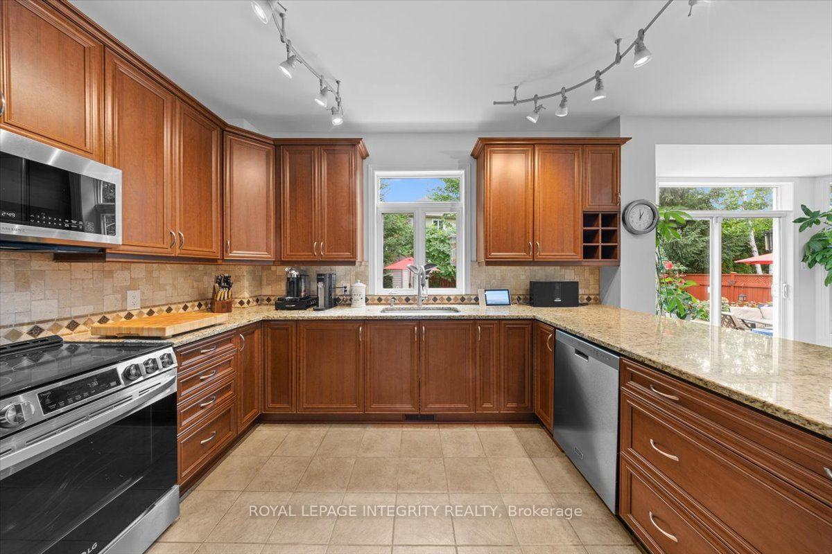 Photo 21 of 40 Bon Echo Crescent, Ottawa, Kanata - Bridlewood — HOMEH