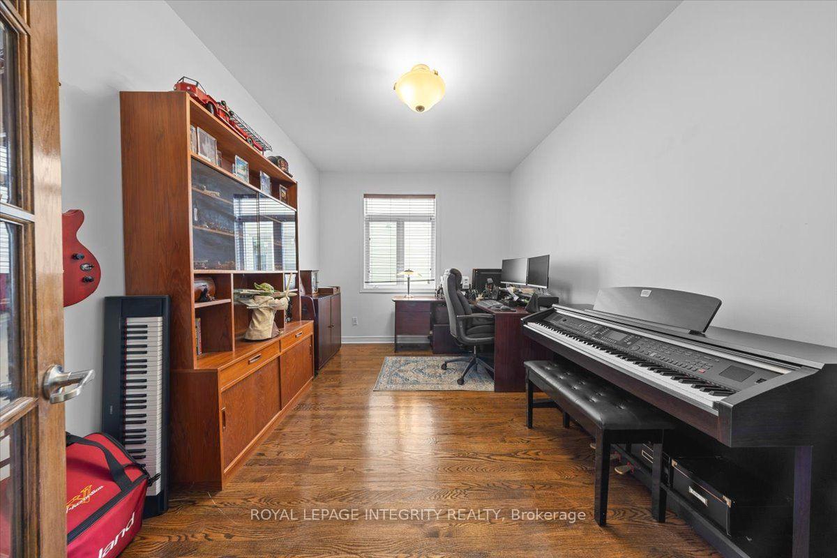 Photo 24 of 40 Bon Echo Crescent, Ottawa, Kanata - Bridlewood — HOMEH