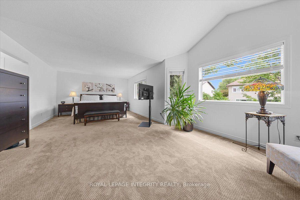 Photo 36 of 40 Bon Echo Crescent, Ottawa, Kanata - Bridlewood — HOMEH