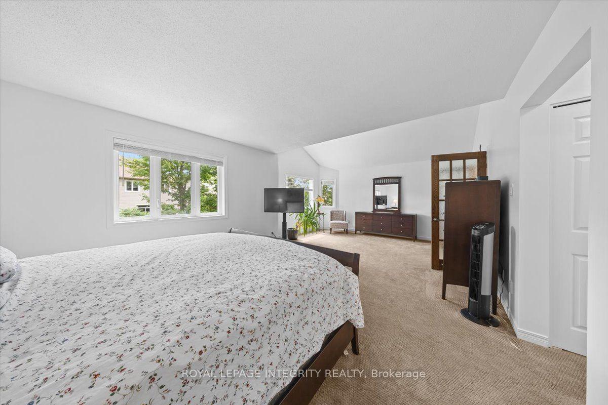 Photo 39 of 40 Bon Echo Crescent, Ottawa, Kanata - Bridlewood — HOMEH