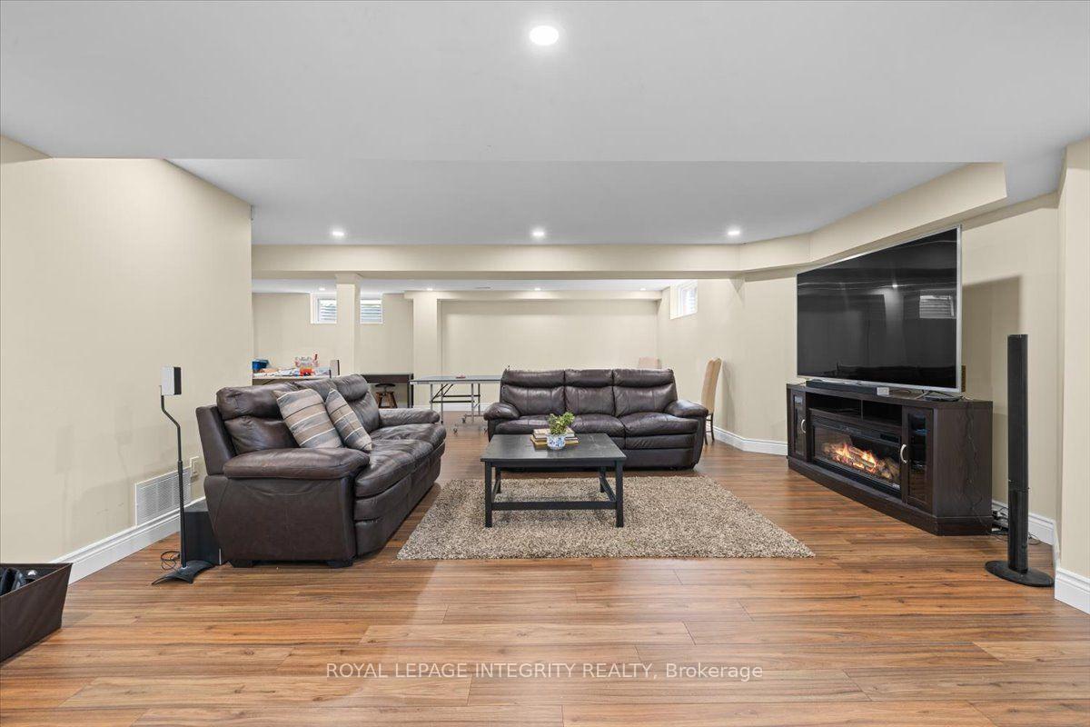Photo 46 of 40 Bon Echo Crescent, Ottawa, Kanata - Bridlewood — HOMEH