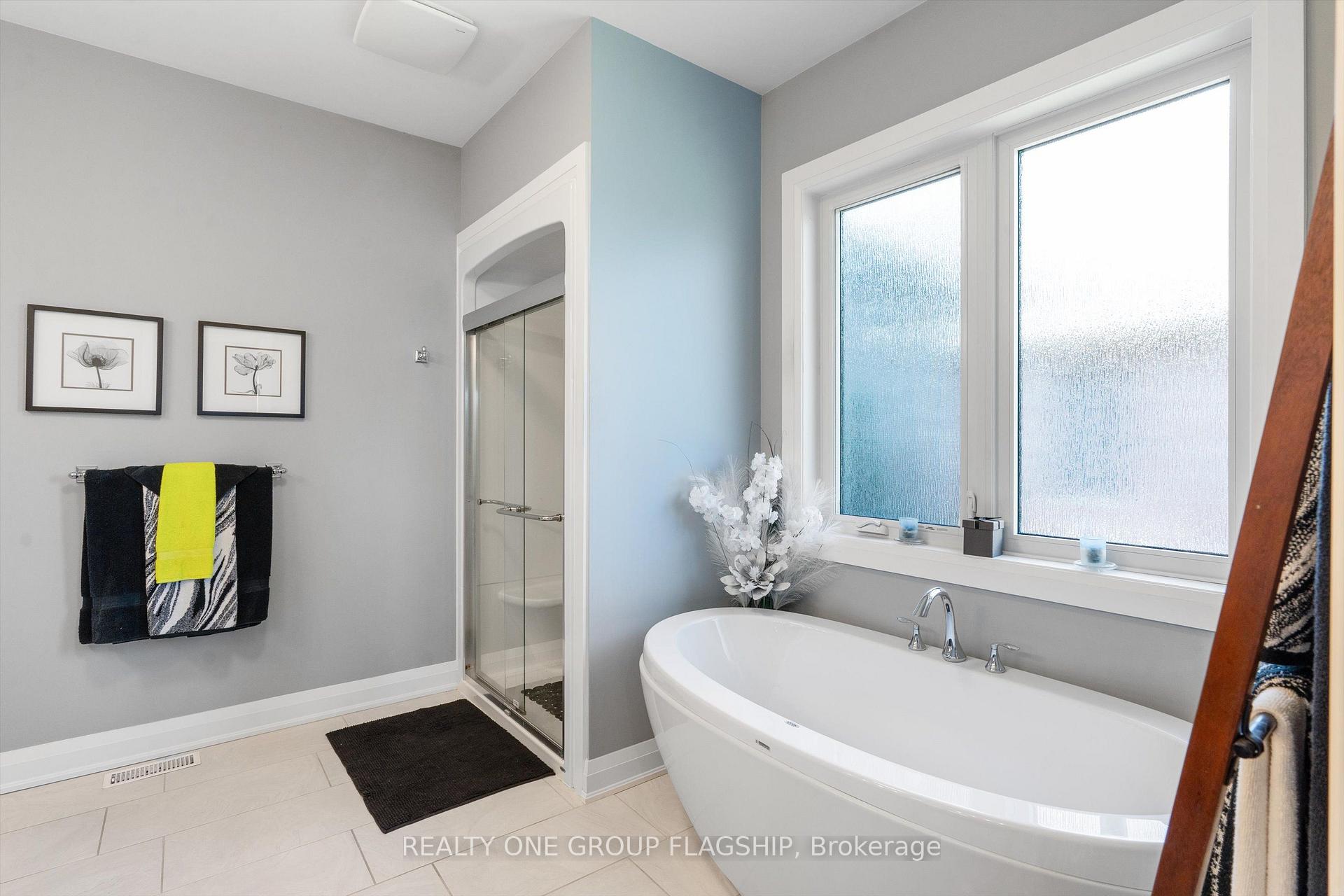 Photo 13 of 104 Berwick Trail, Welland, Hwy 406/Welland — HOMEH