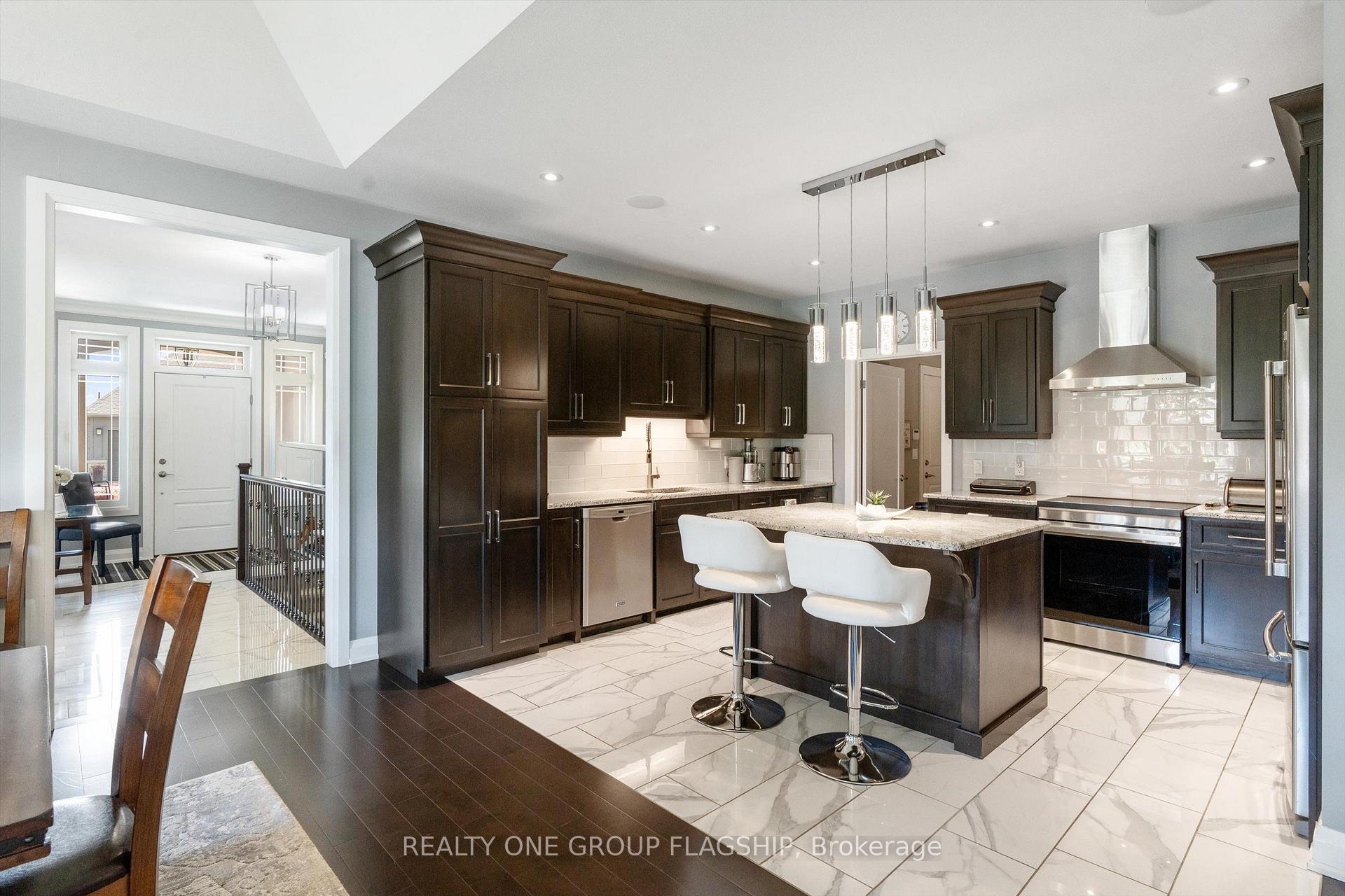 Photo 14 of 104 Berwick Trail, Welland, Hwy 406/Welland — HOMEH