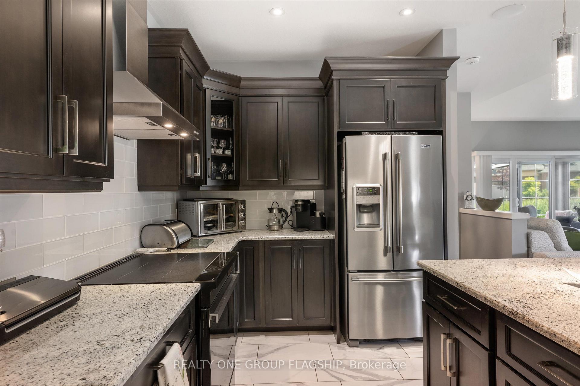 Photo 18 of 104 Berwick Trail, Welland, Hwy 406/Welland — HOMEH