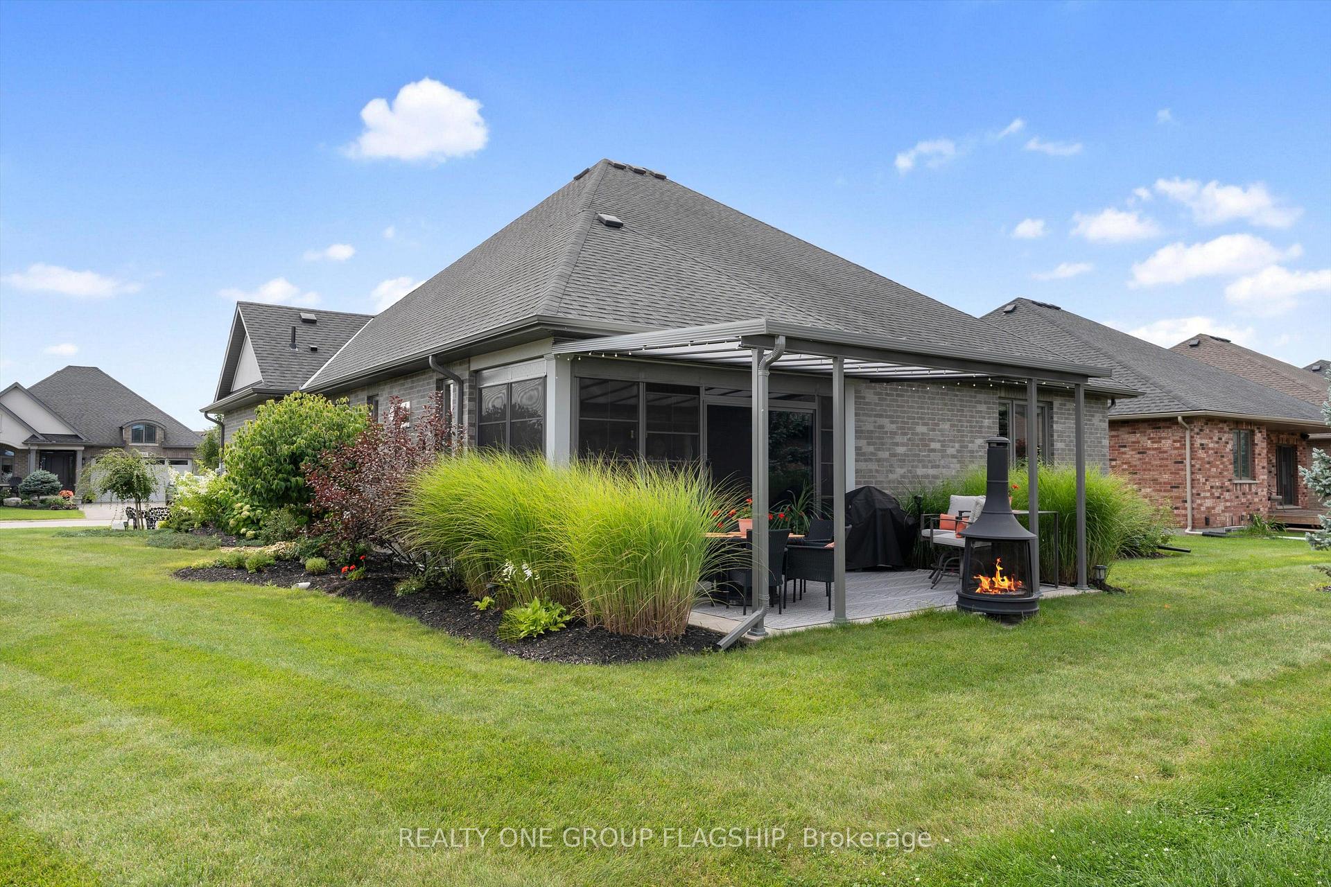 Photo 25 of 104 Berwick Trail, Welland, Hwy 406/Welland — HOMEH