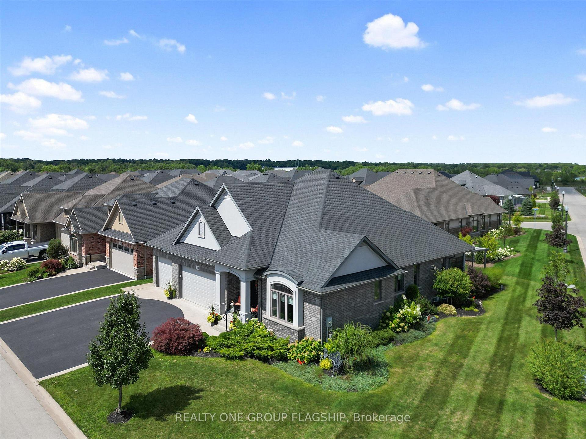Photo 40 of 104 Berwick Trail, Welland, Hwy 406/Welland — HOMEH