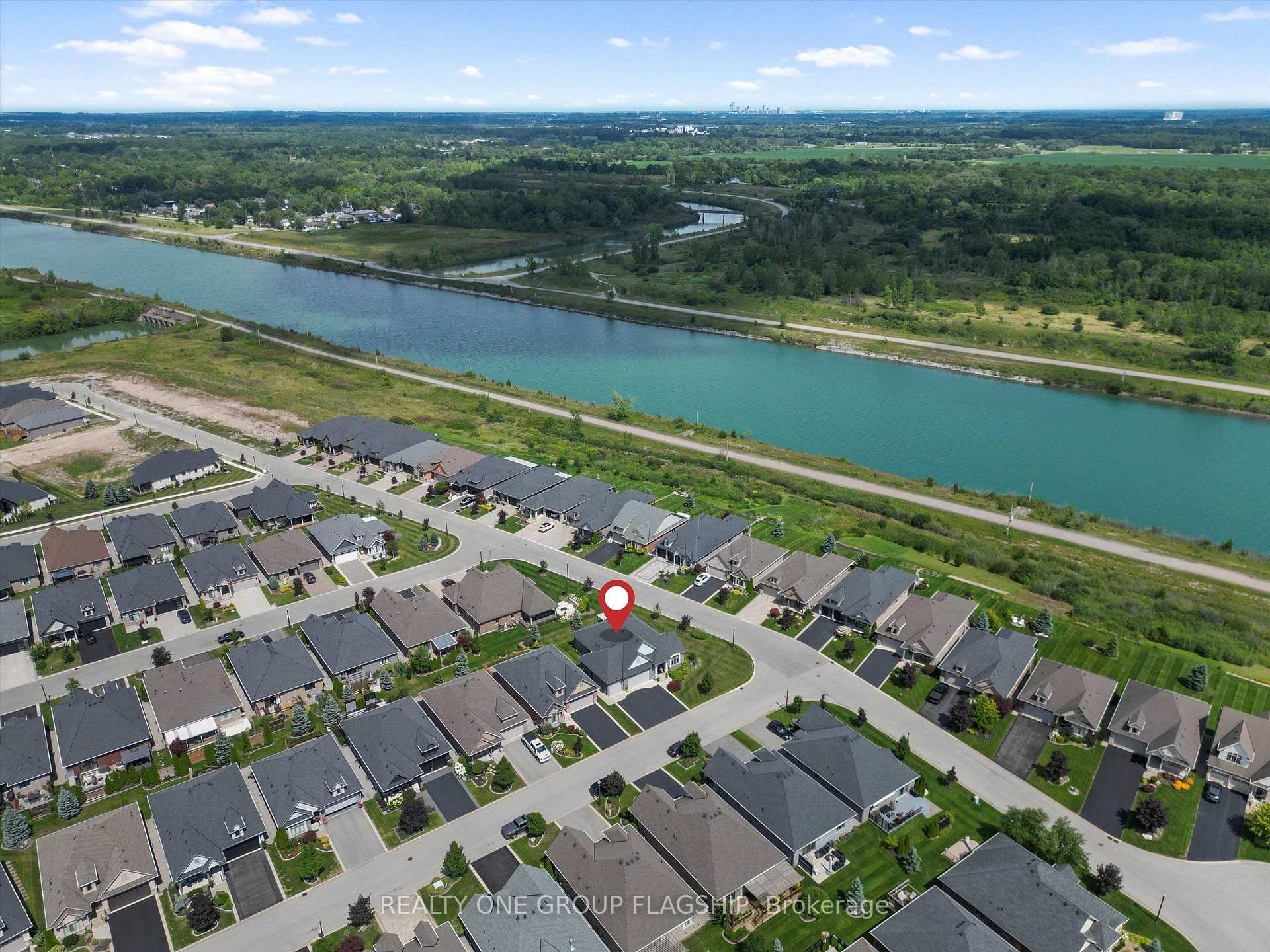 Photo 44 of 104 Berwick Trail, Welland, Hwy 406/Welland — HOMEH