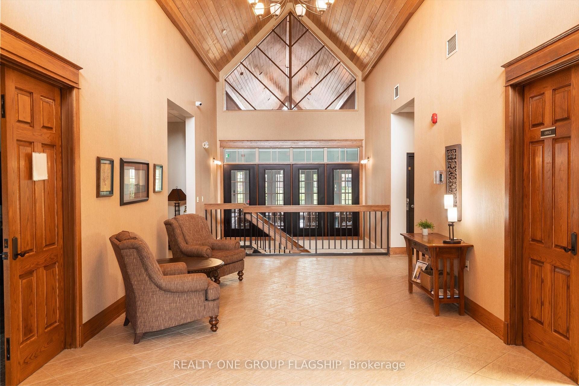 Photo 47 of 104 Berwick Trail, Welland, Hwy 406/Welland — HOMEH