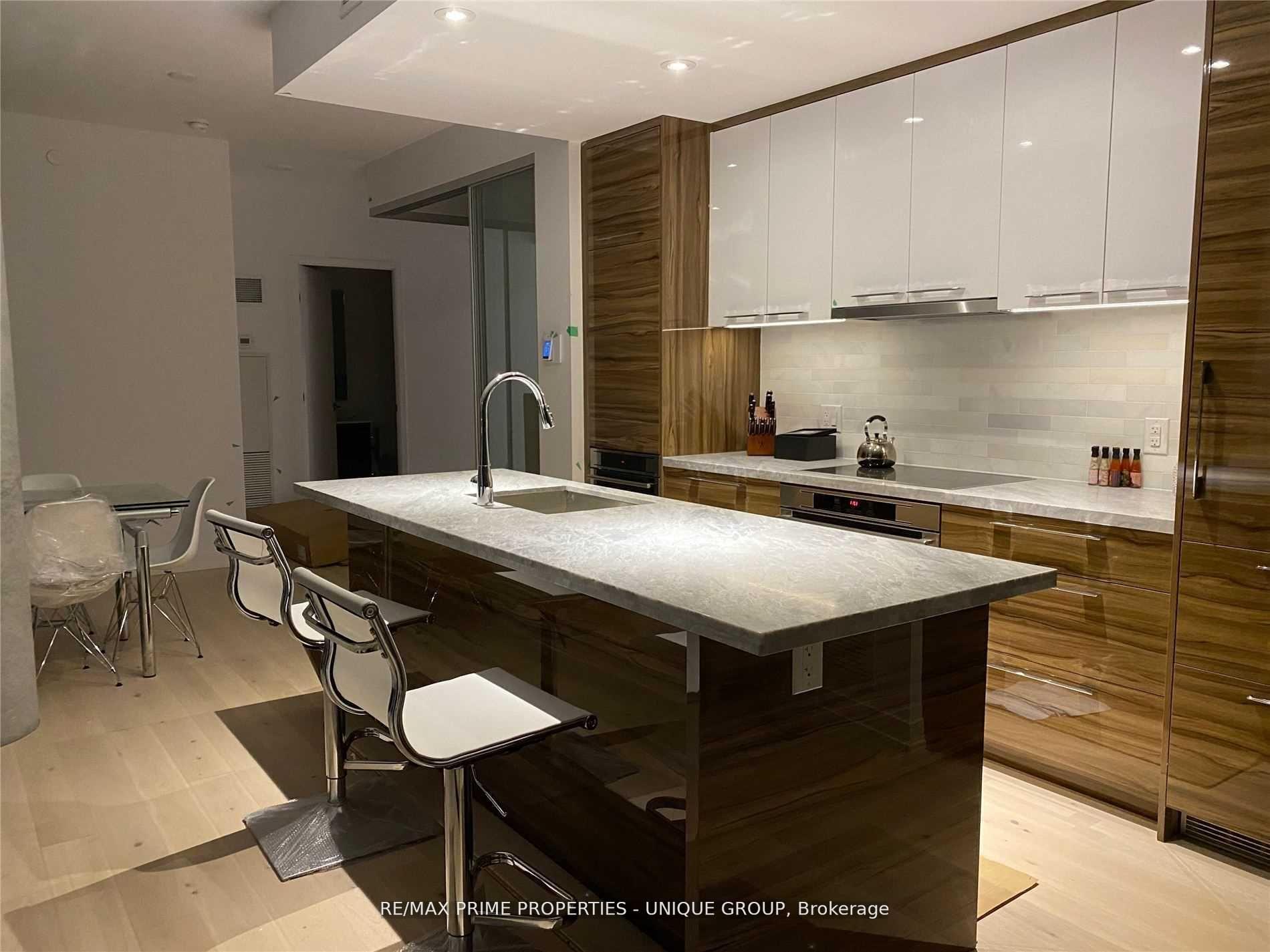Photo 8 of Unit 3716, 488 University Avenue, Toronto, University — HOMEH
