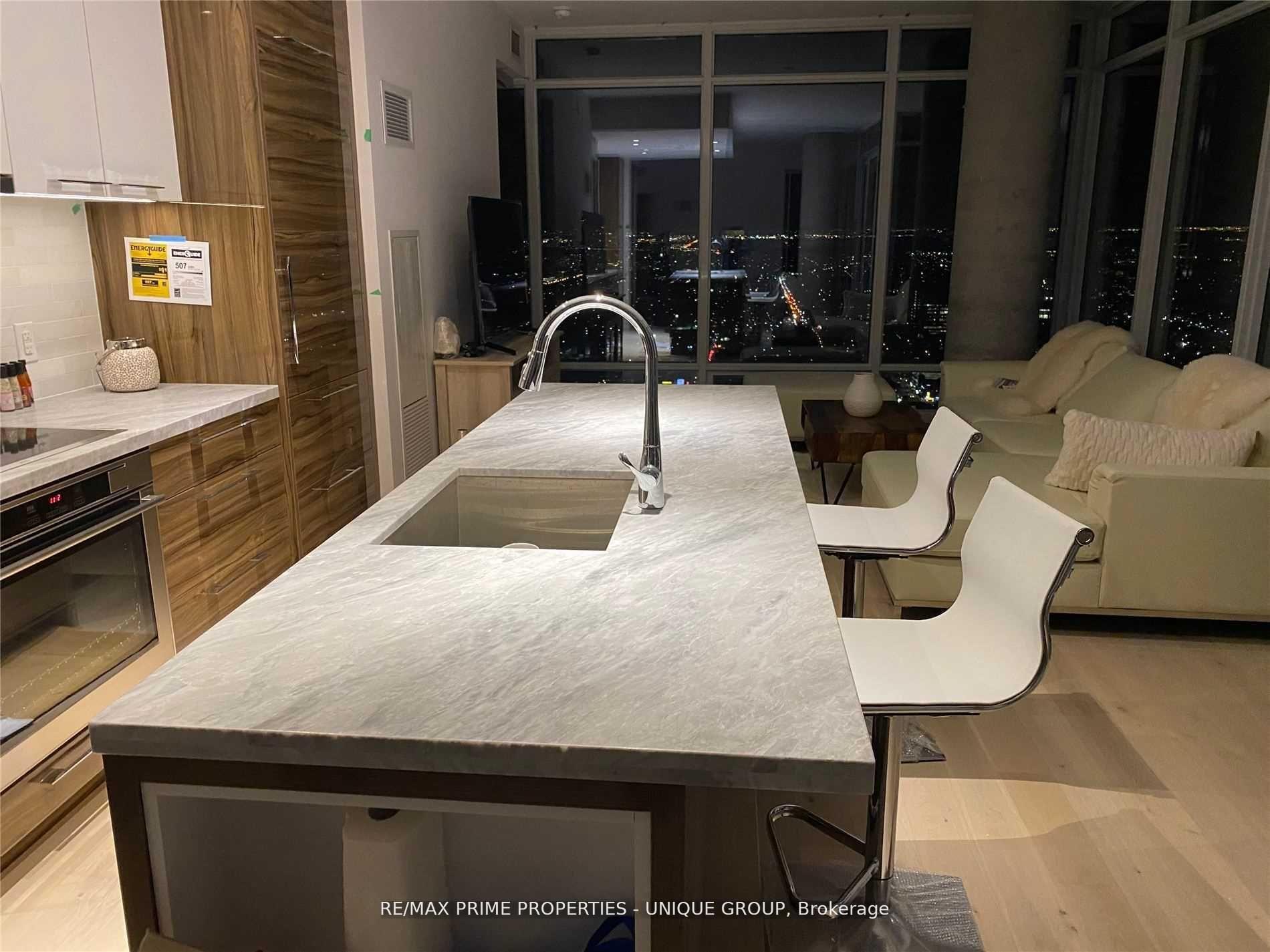 Photo 11 of Unit 3716, 488 University Avenue, Toronto, University — HOMEH