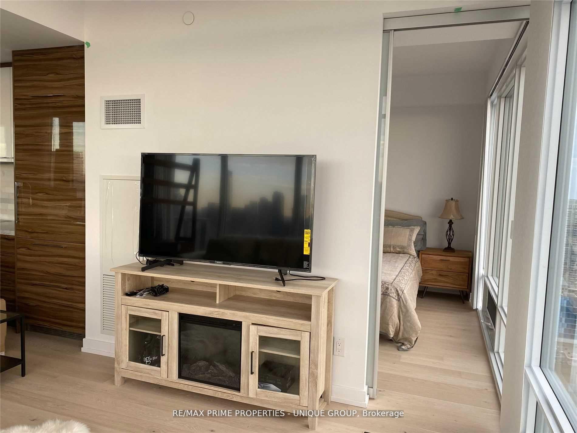 Photo 14 of Unit 3716, 488 University Avenue, Toronto, University — HOMEH