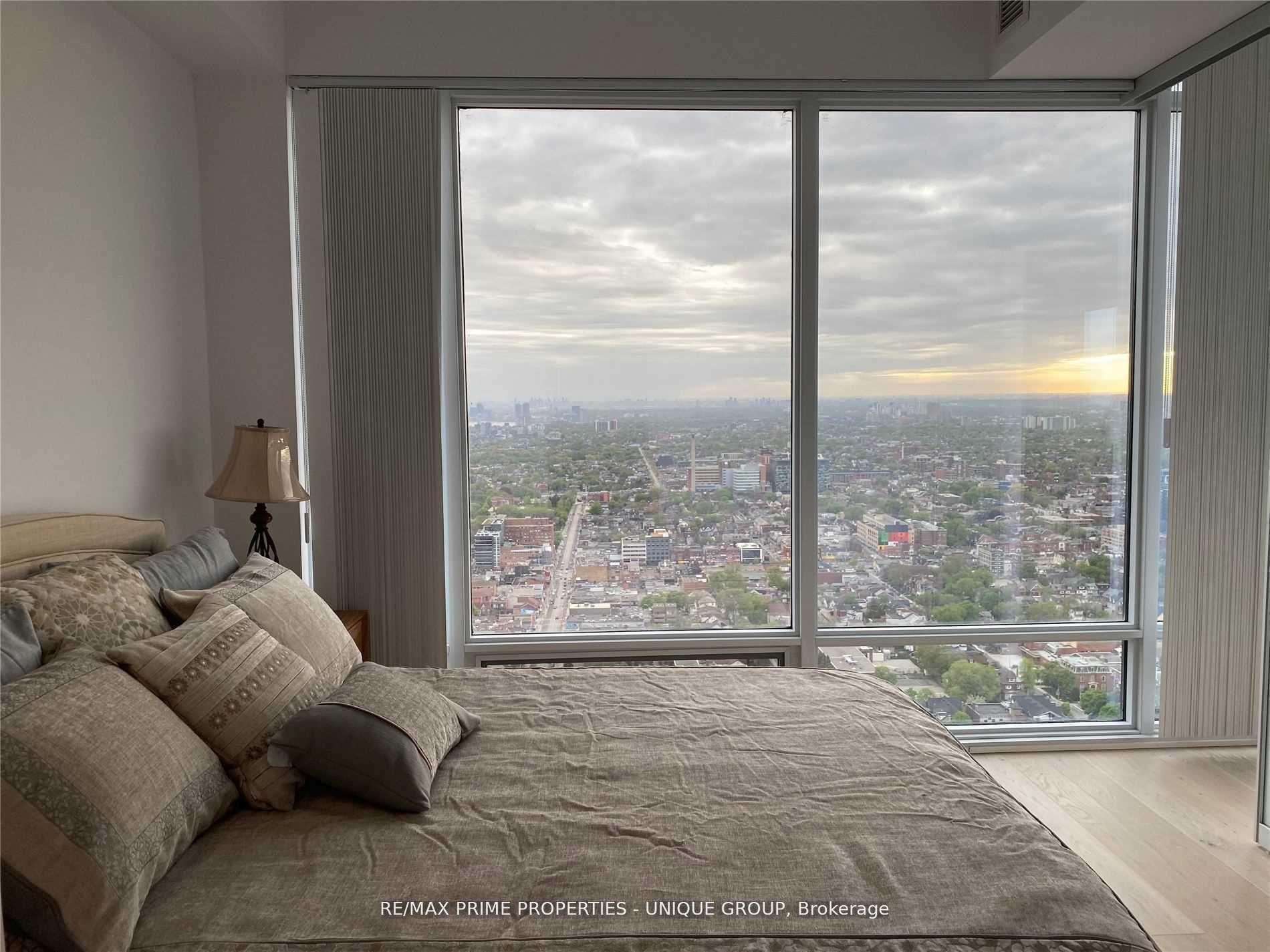 Photo 17 of Unit 3716, 488 University Avenue, Toronto, University — HOMEH