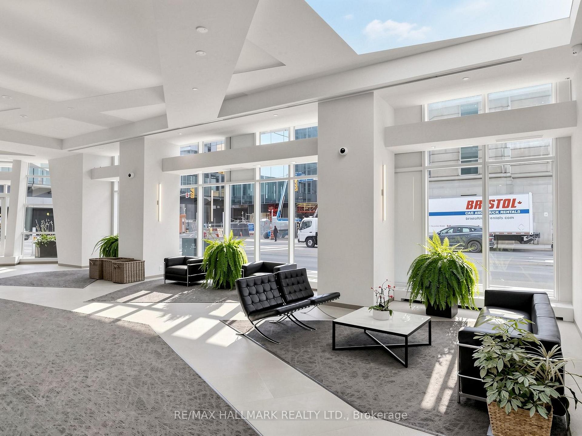Photo 4 of Unit 2711, 8 The Esplanade Avenue, Toronto, Waterfront Communities — HOMEH