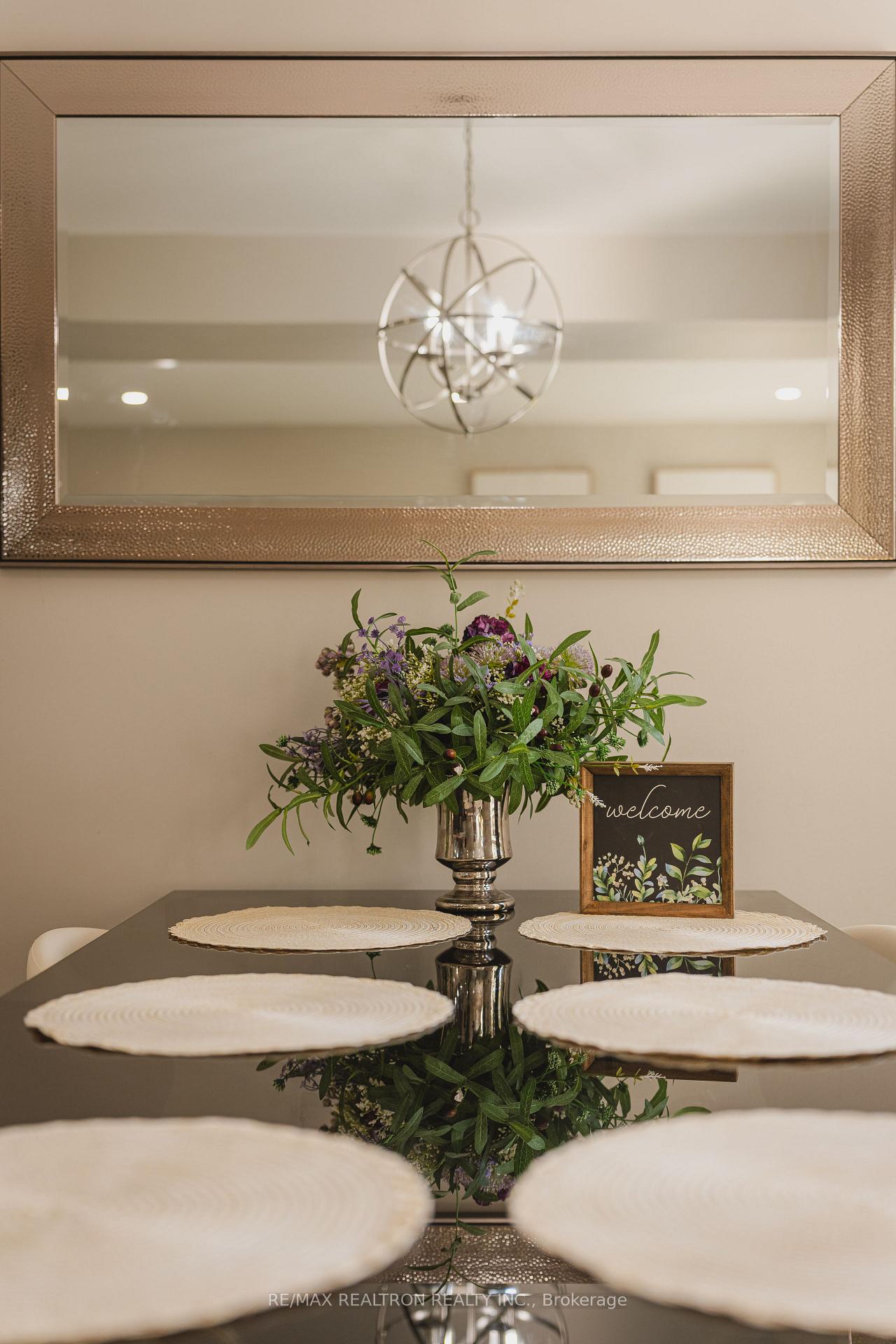 Photo 10 of 2 Lynedock Crescent, North York, Parkwoods-Donalda — HOMEH