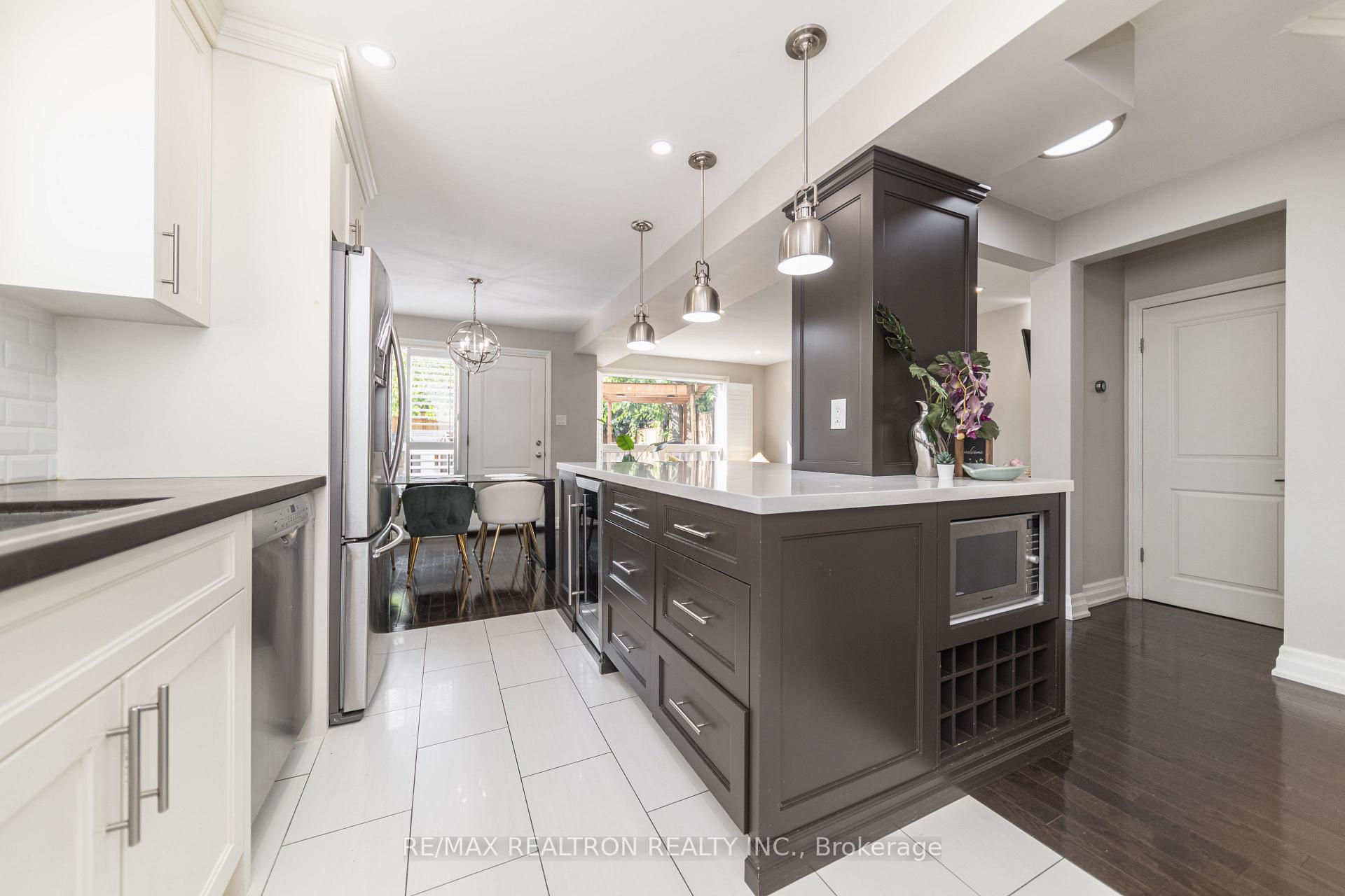 Photo 14 of 2 Lynedock Crescent, North York, Parkwoods-Donalda — HOMEH