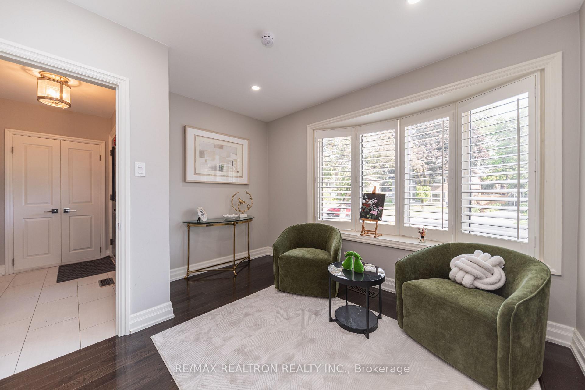 Photo 18 of 2 Lynedock Crescent, North York, Parkwoods-Donalda — HOMEH